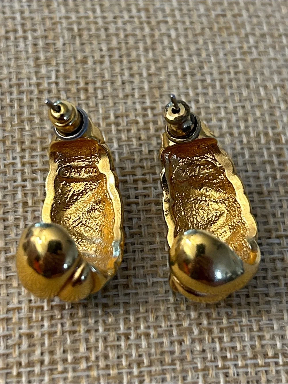 Avon Gold-Tone Green & Navy Enamel Post Back earrings